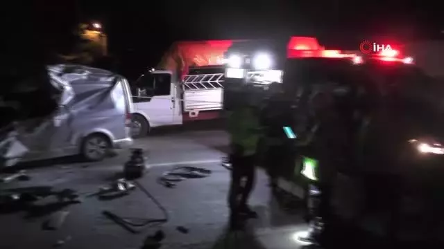 Son dakika! Ereğli'de minibüs tıra arkadan çarptı: 1 ölü Son dakika! Ereğli'de minibüs tıra arkadan çarptı: 1 ölü