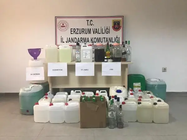 Erzurum'da sahte alkol ve dezenfektan operasyonu: 1 gözaltı Erzurum'da sahte alkol ve dezenfektan operasyonu: 1 gözaltı