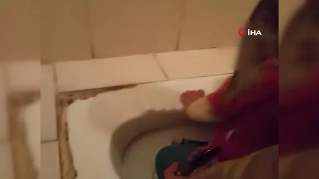 Son dakika haberleri | Esenyurt'ta tuvalet deliğine ayağı sıkışan çocuğu itfaiye kurtardı Son dakika haberleri | Esenyurt'ta tuvalet deliğine ayağı sıkışan çocuğu itfaiye kurtardı