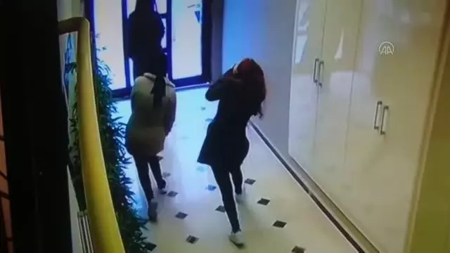 ESKİŞEHİR - Evlerden hırsızlık yaptıkları iddia edilen 5 şüpheli tutuklandı ESKİŞEHİR - Evlerden hırsızlık yaptıkları iddia edilen 5 şüpheli tutuklandı