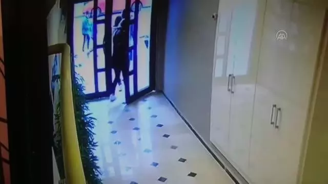 ESKİŞEHİR - Evlerden hırsızlık yaptıkları iddia edilen 5 şüpheli tutuklandı ESKİŞEHİR - Evlerden hırsızlık yaptıkları iddia edilen 5 şüpheli tutuklandı