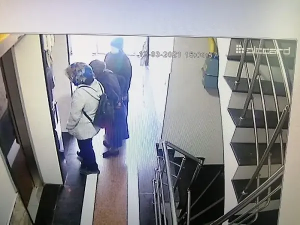 Evden hırsızlık yapan 5 kadından 1'i balkondan atladı, beli kırıldı Evden hırsızlık yapan 5 kadından 1'i balkondan atladı, beli kırıldı