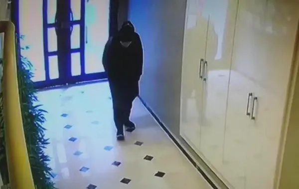 Evden hırsızlık yapan 5 kadından 1'i balkondan atladı, beli kırıldı Evden hırsızlık yapan 5 kadından 1'i balkondan atladı, beli kırıldı