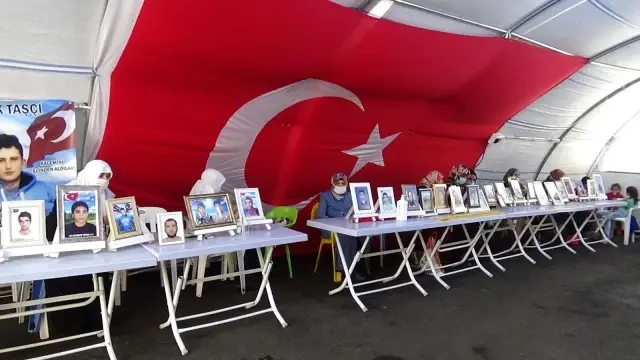 Evlatlarından haber almak için 584 gündür eylemdeler Evlatlarından haber almak için 584 gündür eylemdeler