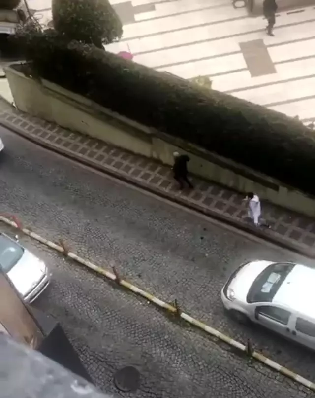 Eyüpsultan'da silahlı çatışma anı kamerada Eyüpsultan'da silahlı çatışma anı kamerada