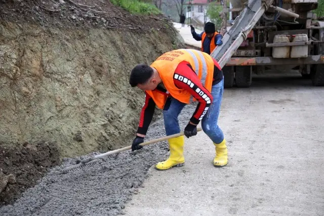 Fatsa Belediyesi beton yollarda 'V' kanal çalışması başlattı Fatsa Belediyesi beton yollarda 'V' kanal çalışması başlattı