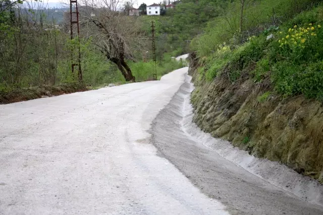 Fatsa Belediyesi beton yollarda 'V' kanal çalışması başlattı Fatsa Belediyesi beton yollarda 'V' kanal çalışması başlattı