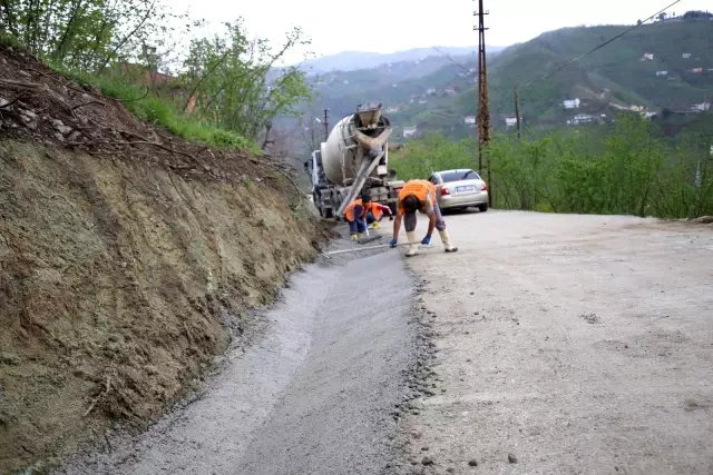 Fatsa Belediyesi beton yollarda 'V' kanal çalışması başlattı Fatsa Belediyesi beton yollarda 'V' kanal çalışması başlattı