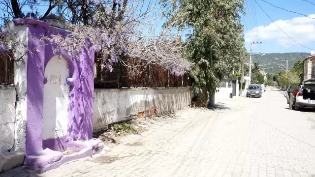 Foça'da tarihi çeşmeler ilgisiz kaldı, vatandaşlar tepkili Foça'da tarihi çeşmeler ilgisiz kaldı, vatandaşlar tepkili