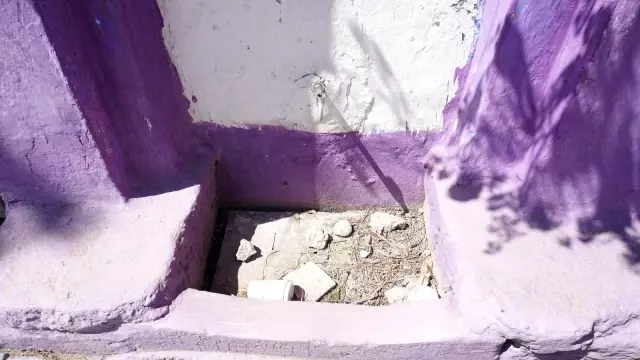 Foça'da tarihi çeşmeler ilgisiz kaldı, vatandaşlar tepkili Foça'da tarihi çeşmeler ilgisiz kaldı, vatandaşlar tepkili