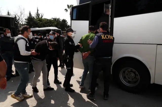Son dakika haberleri... Galerideki kanlı saldırı kamerada Son dakika haberleri... Galerideki kanlı saldırı kamerada