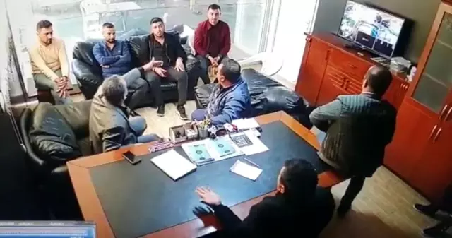 Son dakika haberleri... Galerideki kanlı saldırı kamerada Son dakika haberleri... Galerideki kanlı saldırı kamerada