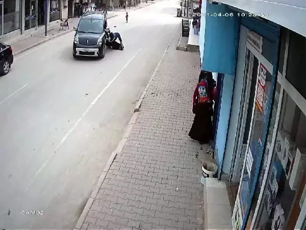 Gaspçının aracıyla metrelerce sürüklediği genç kadın: Bu bir canilik Gaspçının aracıyla metrelerce sürüklediği genç kadın: Bu bir canilik