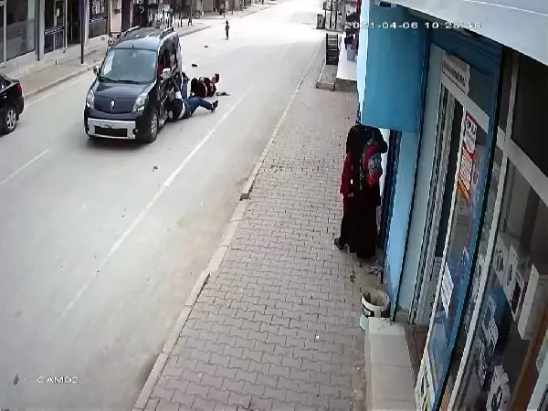 Gaspçının aracıyla metrelerce sürüklediği genç kadın: Bu bir canilik Gaspçının aracıyla metrelerce sürüklediği genç kadın: Bu bir canilik
