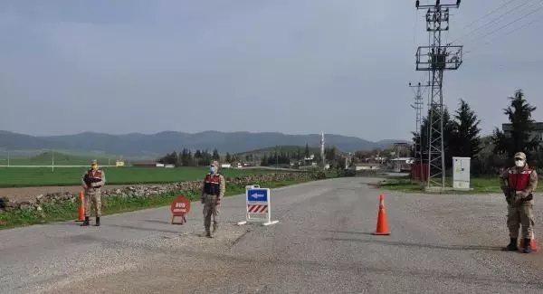 GAZİANTEP GAZİANTEP'TE, KORONAVİRÜSTEN ÖLEN KİŞİ İÇİN TAZİYE DÜZENLENEN MAHALLE KARANTİNAYA ALINDI GAZİANTEP GAZİANTEP'TE, KORONAVİRÜSTEN ÖLEN KİŞİ İÇİN TAZİYE DÜZENLENEN MAHALLE KARANTİNAYA ALINDI
