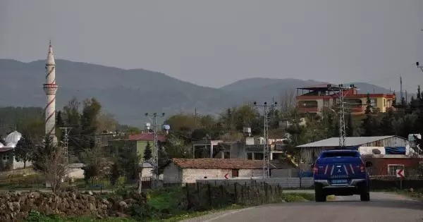 GAZİANTEP GAZİANTEP'TE, KORONAVİRÜSTEN ÖLEN KİŞİ İÇİN TAZİYE DÜZENLENEN MAHALLE KARANTİNAYA ALINDI GAZİANTEP GAZİANTEP'TE, KORONAVİRÜSTEN ÖLEN KİŞİ İÇİN TAZİYE DÜZENLENEN MAHALLE KARANTİNAYA ALINDI