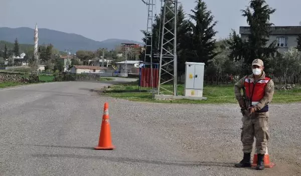 GAZİANTEP GAZİANTEP'TE, KORONAVİRÜSTEN ÖLEN KİŞİ İÇİN TAZİYE DÜZENLENEN MAHALLE KARANTİNAYA ALINDI GAZİANTEP GAZİANTEP'TE, KORONAVİRÜSTEN ÖLEN KİŞİ İÇİN TAZİYE DÜZENLENEN MAHALLE KARANTİNAYA ALINDI
