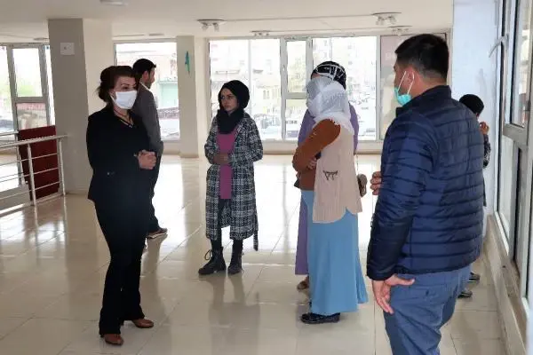 Gelinlikçiyi sahte çekle dolandırdılar Gelinlikçiyi sahte çekle dolandırdılar