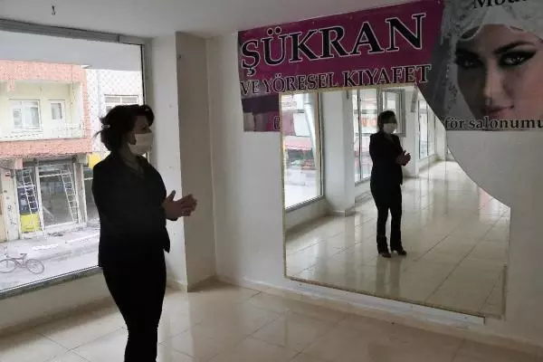 Gelinlikçiyi sahte çekle dolandırdılar Gelinlikçiyi sahte çekle dolandırdılar
