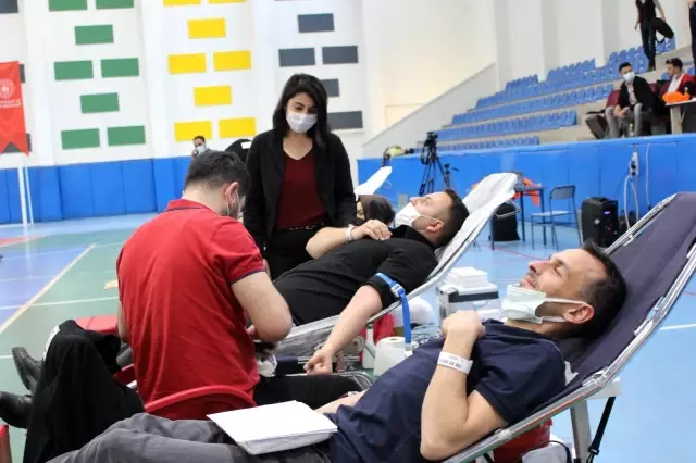 Gençlik Spor'un kan bağışından sonra 110 ünite kan 330 kişiye hayat olacak Gençlik Spor'un kan bağışından sonra 110 ünite kan 330 kişiye hayat olacak