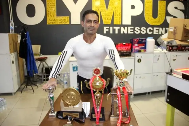 Gündüz boya badana, gece spor yaparak vücut geliştirme şampiyonu oldu Gündüz boya badana, gece spor yaparak vücut geliştirme şampiyonu oldu