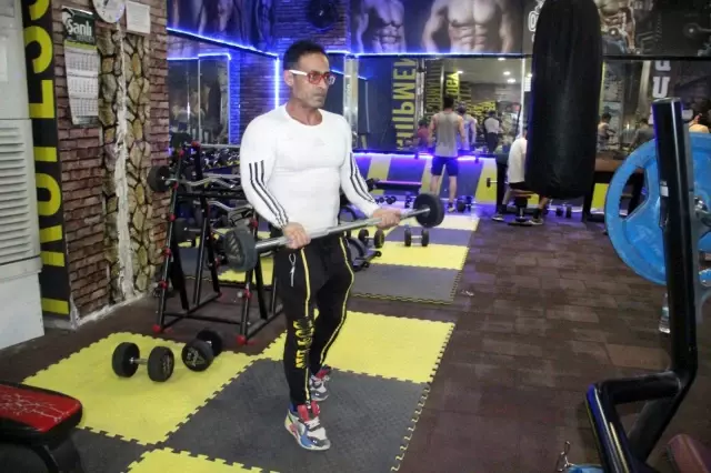 Gündüz boya badana, gece spor yaparak vücut geliştirme şampiyonu oldu Gündüz boya badana, gece spor yaparak vücut geliştirme şampiyonu oldu