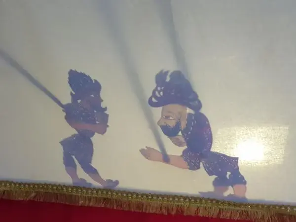 Hacivat ile Karagöz'ü yaşatıyor Hacivat ile Karagöz'ü yaşatıyor