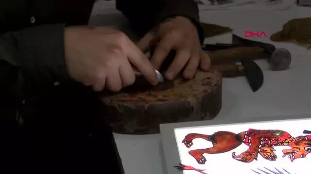 Hacivat ile Karagöz'ü yaşatıyor Hacivat ile Karagöz'ü yaşatıyor