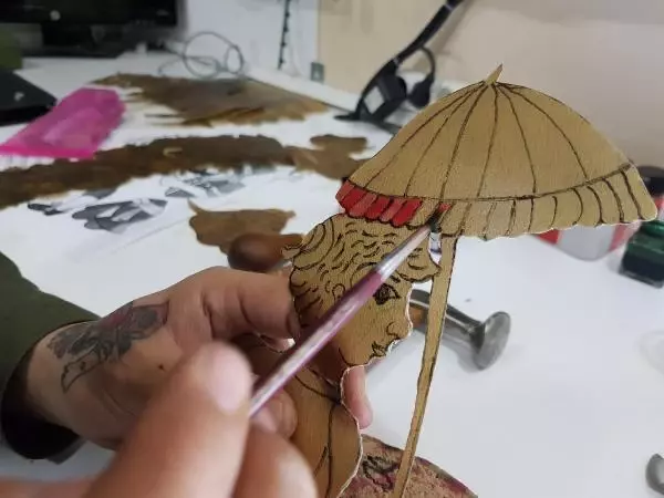 Hacivat ile Karagöz'ü yaşatıyor Hacivat ile Karagöz'ü yaşatıyor