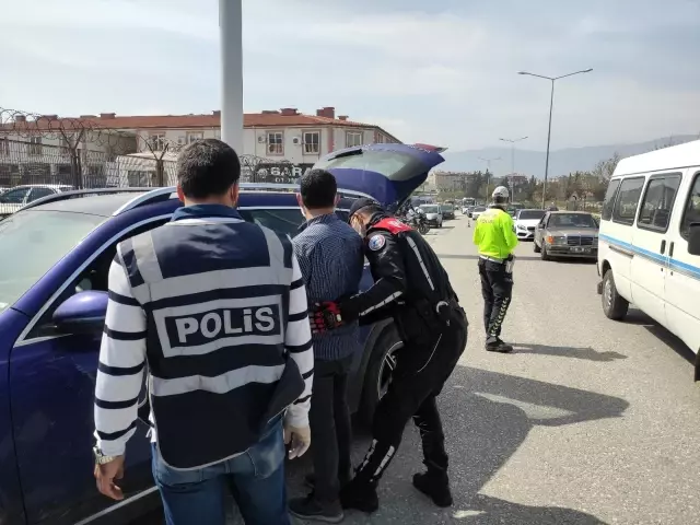 Hatay'da asayiş uygulaması... 285 personel, 34 ekip ile geniş çaplı asayiş uygulaması yapıldı Hatay'da asayiş uygulaması... 285 personel, 34 ekip ile geniş çaplı asayiş uygulaması yapıldı