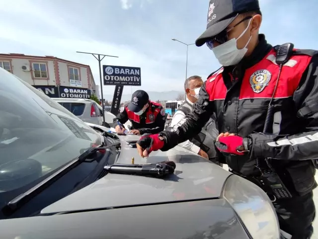 Hatay'da asayiş uygulaması... 285 personel, 34 ekip ile geniş çaplı asayiş uygulaması yapıldı Hatay'da asayiş uygulaması... 285 personel, 34 ekip ile geniş çaplı asayiş uygulaması yapıldı