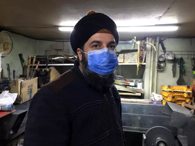 İki kişinin zor kaldırdığı demir tezgahı tek başına kaldırıp çaldı...O anlar kamerada İki kişinin zor kaldırdığı demir tezgahı tek başına kaldırıp çaldı...O anlar kamerada