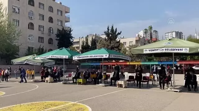 İlkokul öğrencilerinden Polis Haftası'na özel gösteri İlkokul öğrencilerinden Polis Haftası'na özel gösteri