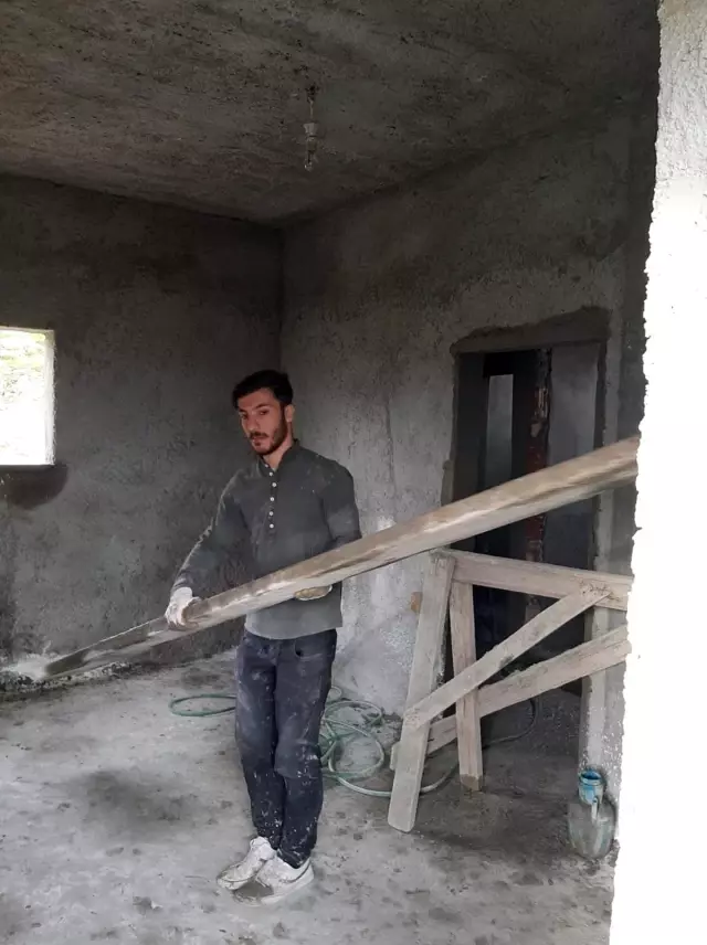 İnşaatta yaşayan 60 yaşındaki vatandaşa muhtarlar sahip çıktı İnşaatta yaşayan 60 yaşındaki vatandaşa muhtarlar sahip çıktı