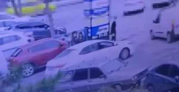 Son dakika haber! İRAN UYRUKLU KADINLARIN 'TIRNAKÇILIK' YÖNTEMİYLE HIRSIZLIK ANI KAMERADA Son dakika haber! İRAN UYRUKLU KADINLARIN 'TIRNAKÇILIK' YÖNTEMİYLE HIRSIZLIK ANI KAMERADA