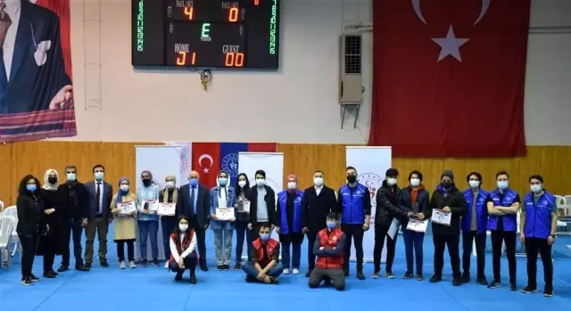 Isparta'da bilgi yarışması düzenlendi Isparta'da bilgi yarışması düzenlendi