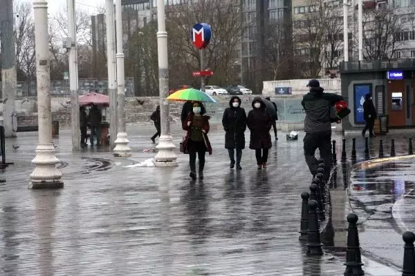 İSTANBUL'DA YAĞMUR ETKİLİ OLUYOR İSTANBUL'DA YAĞMUR ETKİLİ OLUYOR