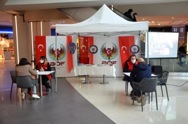 İstanbul Terörle Mücadele Şubesi, terör örgütlerine karşı vatandaşları bilgilendiriyor İstanbul Terörle Mücadele Şubesi, terör örgütlerine karşı vatandaşları bilgilendiriyor
