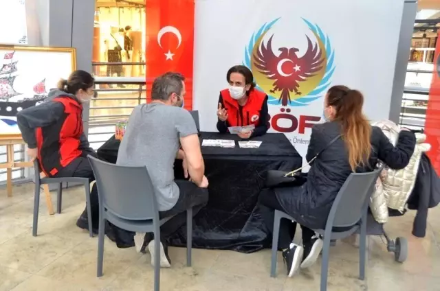 İstanbul Terörle Mücadele Şubesi, terör örgütlerine karşı vatandaşları bilgilendiriyor İstanbul Terörle Mücadele Şubesi, terör örgütlerine karşı vatandaşları bilgilendiriyor