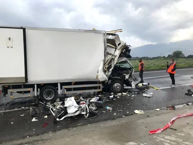 Son dakika! İzmir'de feci kaza: 1 ölü, 1 ağır yaralı Son dakika! İzmir'de feci kaza: 1 ölü, 1 ağır yaralı