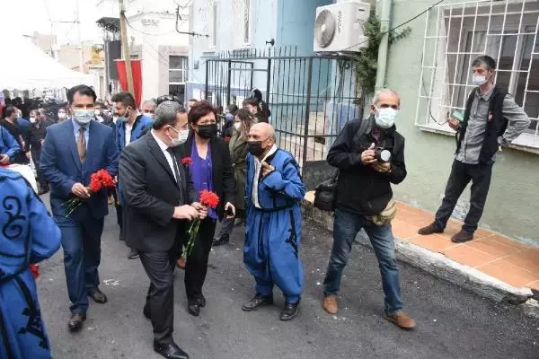 İZMİR'DE TARİHİ BİR BİNA 'ROMAN KÜLTÜR MERKEZİ' OLDU İZMİR'DE TARİHİ BİR BİNA 'ROMAN KÜLTÜR MERKEZİ' OLDU