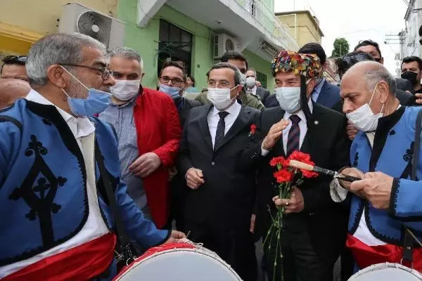 İZMİR'DE TARİHİ BİR BİNA 'ROMAN KÜLTÜR MERKEZİ' OLDU İZMİR'DE TARİHİ BİR BİNA 'ROMAN KÜLTÜR MERKEZİ' OLDU