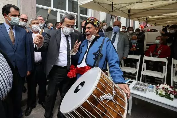 İZMİR'DE TARİHİ BİR BİNA 'ROMAN KÜLTÜR MERKEZİ' OLDU İZMİR'DE TARİHİ BİR BİNA 'ROMAN KÜLTÜR MERKEZİ' OLDU