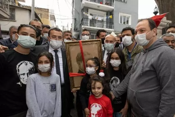 İZMİR'DE TARİHİ BİR BİNA 'ROMAN KÜLTÜR MERKEZİ' OLDU İZMİR'DE TARİHİ BİR BİNA 'ROMAN KÜLTÜR MERKEZİ' OLDU