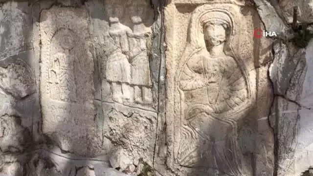 Son dakika haberleri: Jandarma tarihi eseri müzeyi götürmek istedi, köylüler üzerine oturarak böyle tepki gösterdi: 'Veremem abi' Son dakika haberleri: Jandarma tarihi eseri müzeyi götürmek istedi, köylüler üzerine oturarak böyle tepki gösterdi: 'Veremem abi'