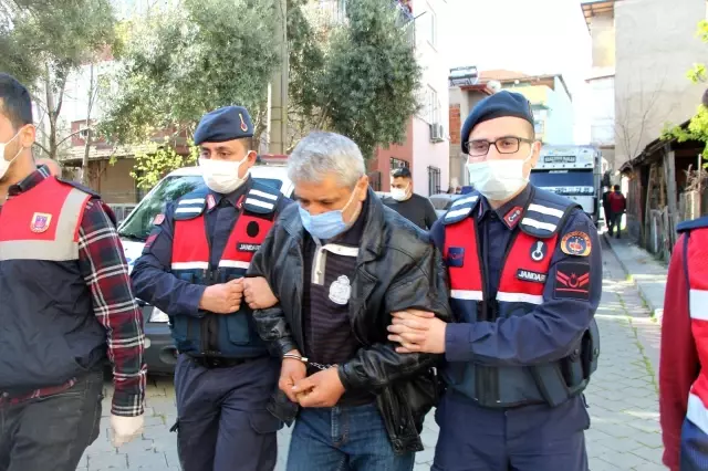Yanına oturttuğu oyuncak ayı ile kendini ele vermişti...O hırsız tutuklandı Yanına oturttuğu oyuncak ayı ile kendini ele vermişti...O hırsız tutuklandı