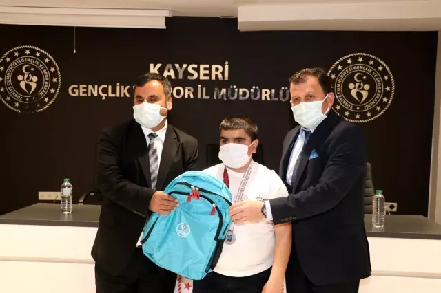Kabakcı şampiyonları ödüllendirdi Kabakcı şampiyonları ödüllendirdi