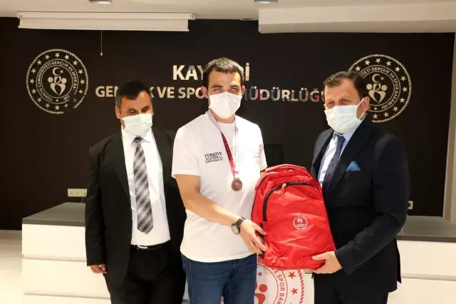 Kabakcı şampiyonları ödüllendirdi Kabakcı şampiyonları ödüllendirdi