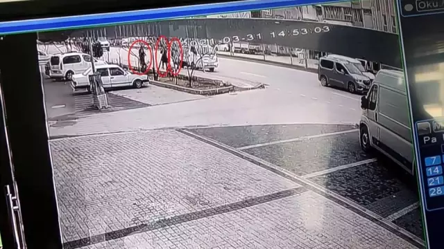 Kadın hırsızlar kredi kartı ile girdikleri evden servet götürdü Kadın hırsızlar kredi kartı ile girdikleri evden servet götürdü