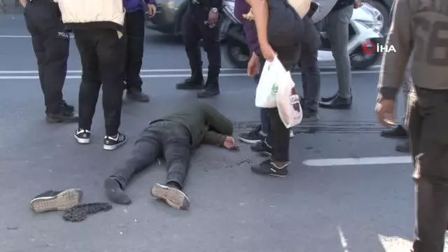 Son dakika: Kağıthane'de aracın çarptığı motosikletli genç ağır yaralandı...O anlar kamerada Son dakika: Kağıthane'de aracın çarptığı motosikletli genç ağır yaralandı...O anlar kamerada